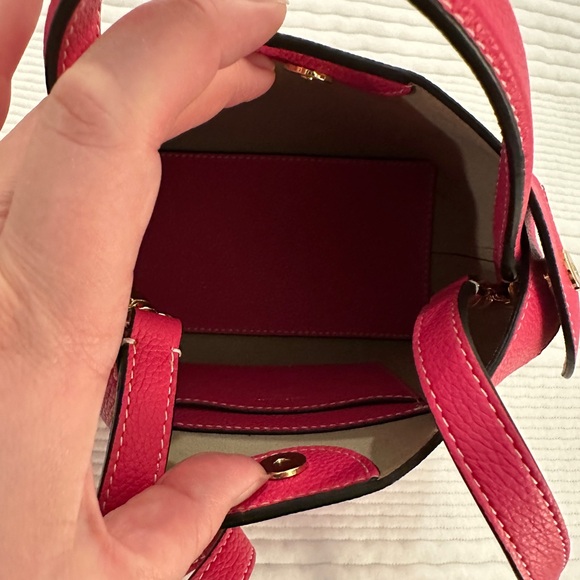 Fleuron Mini Swann in Fuschia - Picture 8 of 10